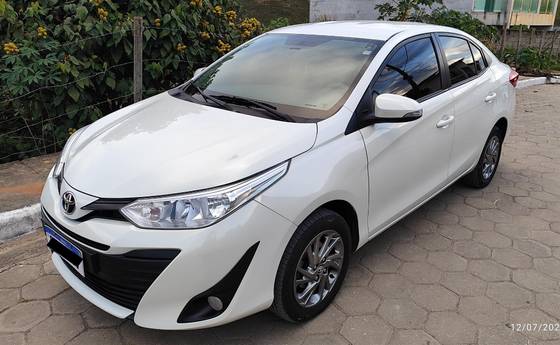 TOYOTA YARIS 1.5 16V FLEX SEDAN XL LIVE MANUAL TOYOTA YARIS 1.5 16V FLEX SEDAN XL LIVE MANUAL
